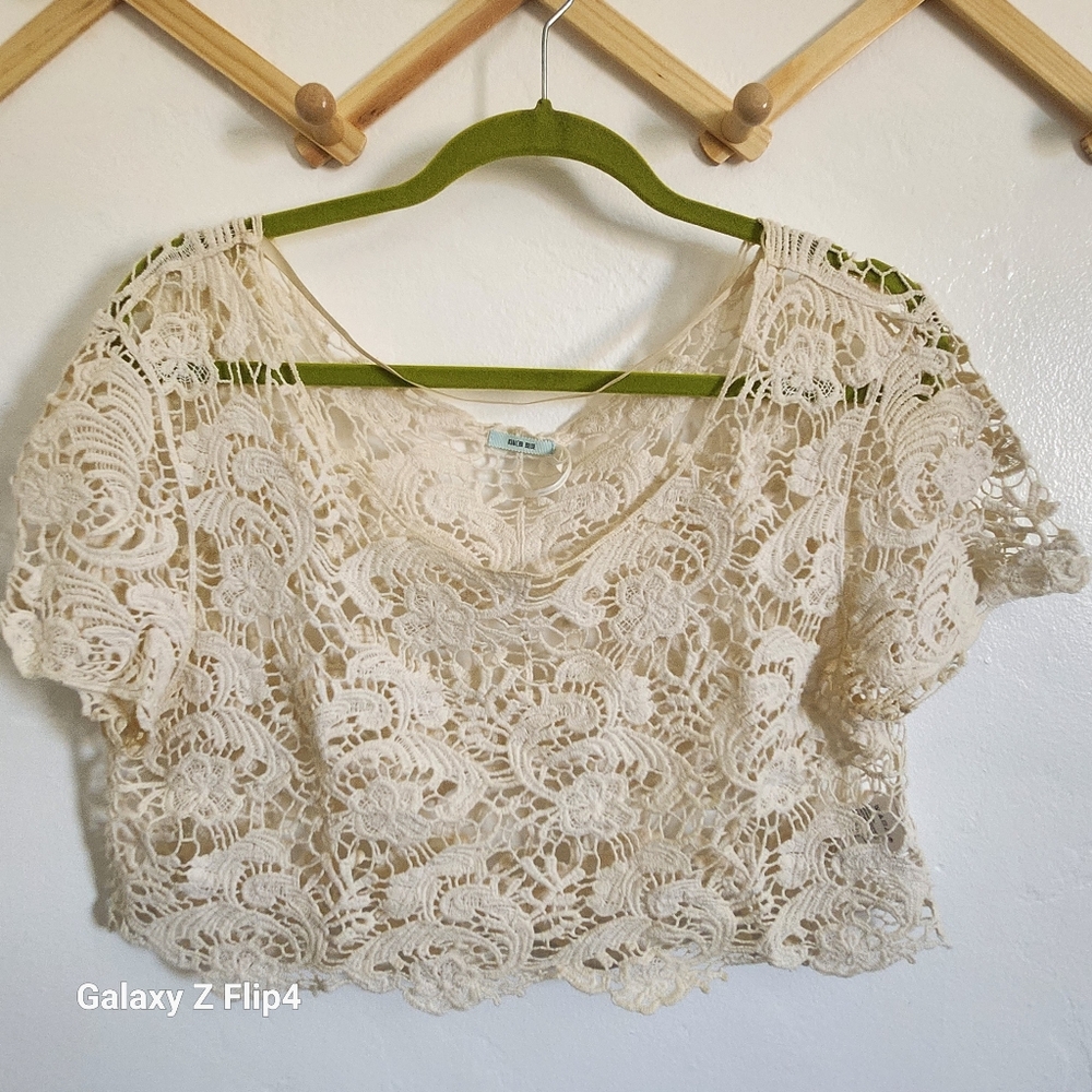Thick lace crop top